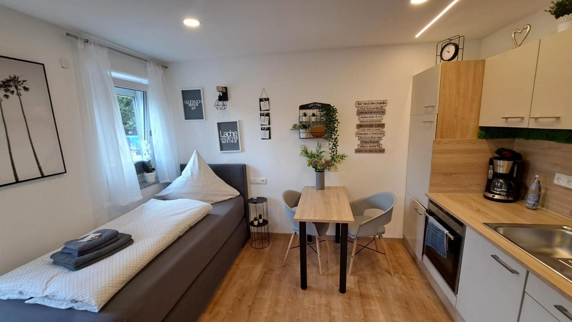 Appartment-Ferienwohnung Mit Kueche, Bad, Kostenlos Wlan, Modern Eingerichtet Roding Exterior photo